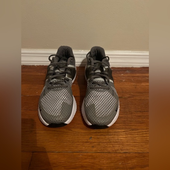 Used Men’s Nike Renew Gray Sneakers - Size 8 - Picture 4 of 8